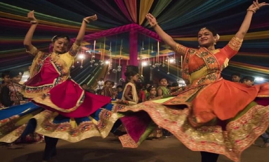 10 Reasons to visit West India - Gujarat Dancers
