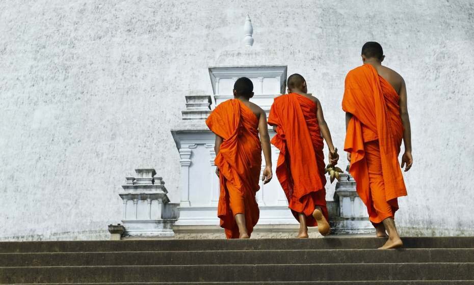 Monks at Ruwanwelisaya Stupa, Anuradhapura, Sri Lanka