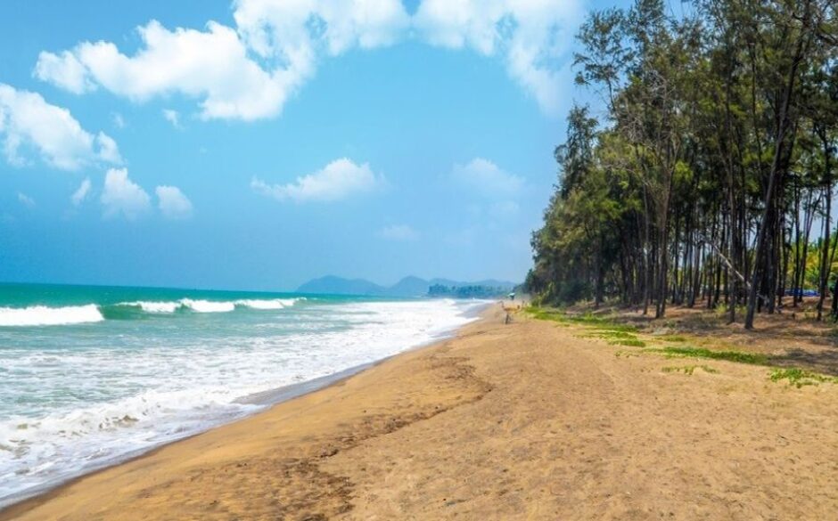 India with Teenagers beach