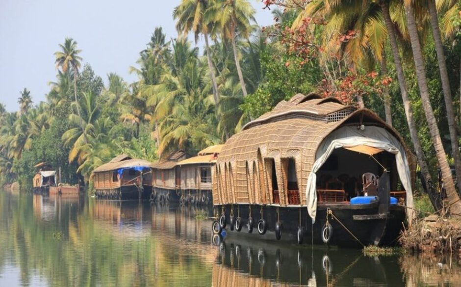 India with Teenagers houseboat