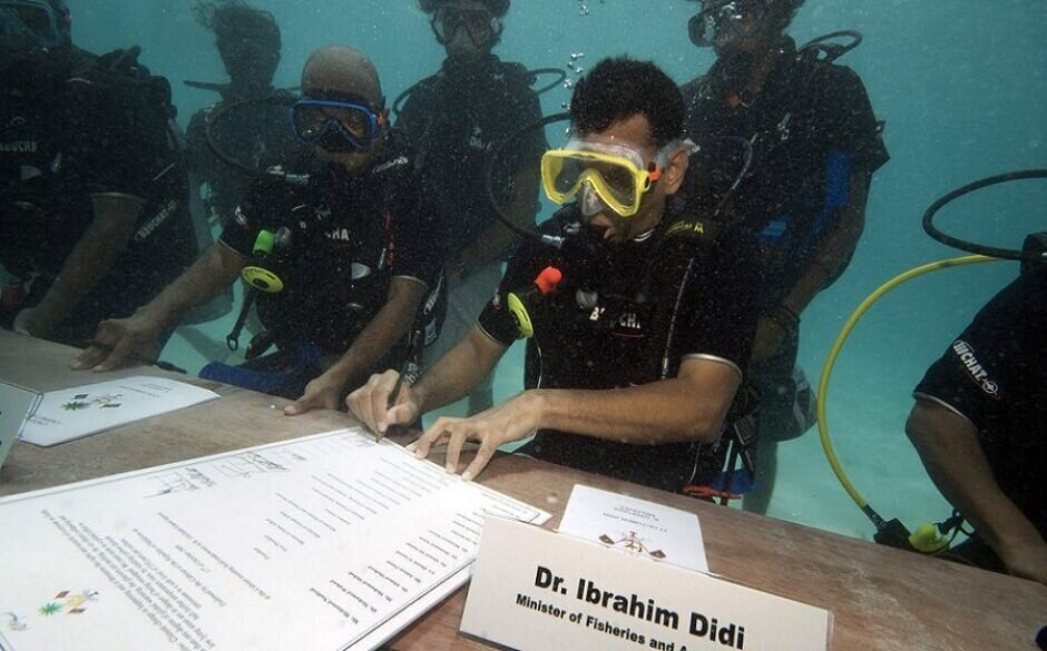 Underwater cabinet meeting