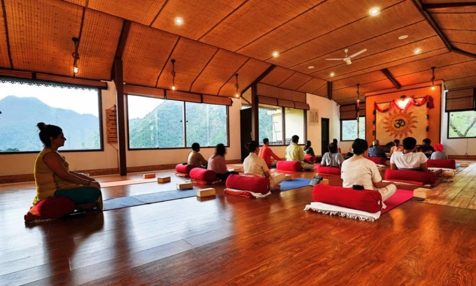 Yoga and Meditation Classes. Veda5 Luxury Wellness Retreat