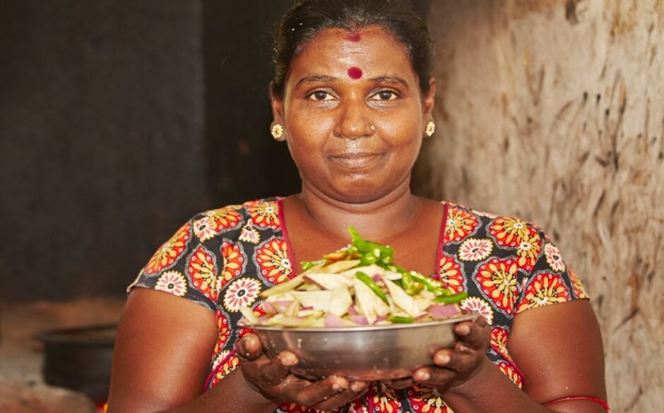 Woman preparing food Sri Lanka 930